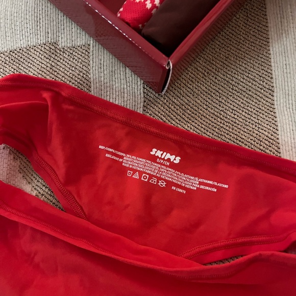 NWT Skims Fits Everybody Thong Holiday 5-pack, Size S - Picture 2 of 8